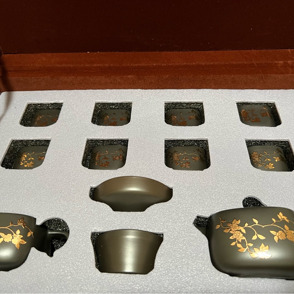 Elegant Gold Floral Tea Set